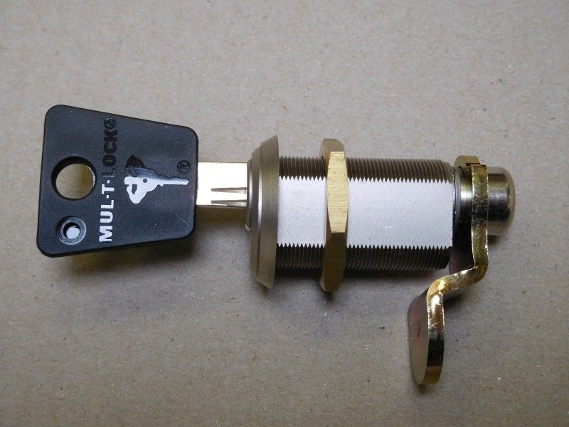 ZA182 – zámek dveří Hustiče/Vysavače