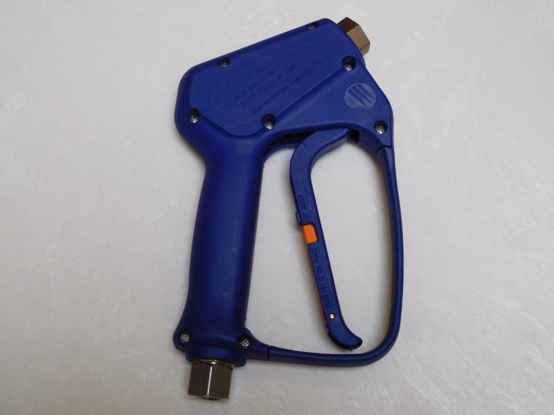 PI27 – rukojeť průtočná s otočí